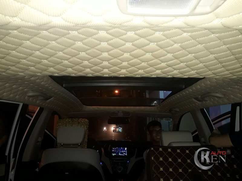 Ốp trần da xe hơi - Thể hiện đẳng cấp cá nhân của chủ xe Ốp trần da xe hơi - Thể hiện đẳng cấp cá nhân của chủ xe