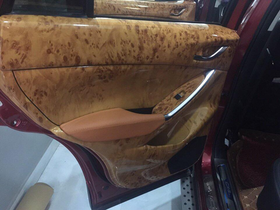 Bọc tapi cửa màu nâu phù hợp với nội thất nhiều xe Bọc tapi cửa màu nâu phù hợp với nội thất nhiều xe