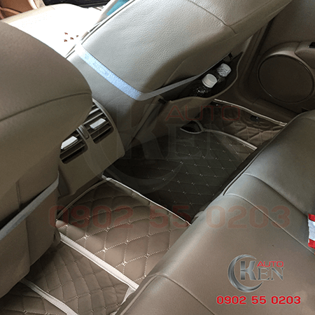 Thảm lót sàn xe hơi BMW bao bọc trọn vẹn mặt sàn xe. Thảm lót sàn xe hơi BMW bao bọc trọn vẹn mặt sàn xe.