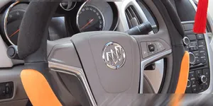 Bọc da vô lăng khâu tay ở đâu là chất lượng, mẫu mã đẹp?