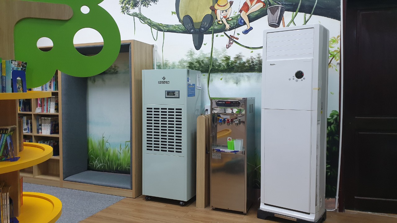 Máy hút ẩm Kosmen KM-180S vận hành êm ái, lắp đặt trong thư viện