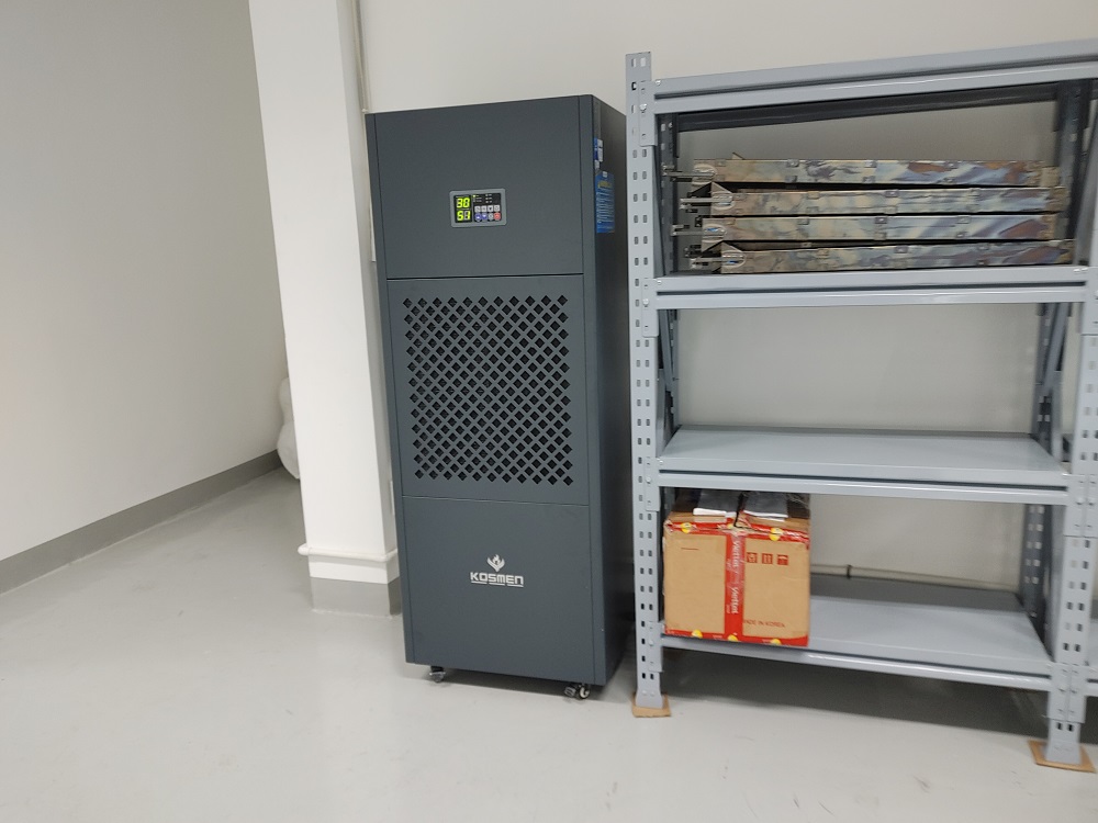 Máy hút ẩm Kosmen KM-210S trang bị nhiều tính năng hữu ích và tiện dụng cho cả không gian bảo quản và sản xuất