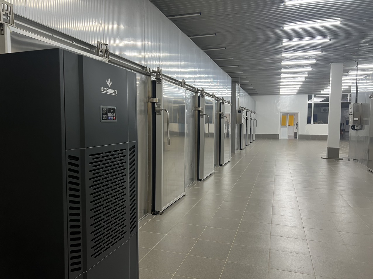 Máy hút ẩm Kosmen KM-250S vận hành tự động, tích hợp tính năng thông minh