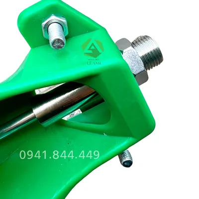 CHÉN NHỰA CÓ NÚM CHO HEO, BÒ, DÊ, CỪU UỐNG NƯỚC MÀU XANH LÁ