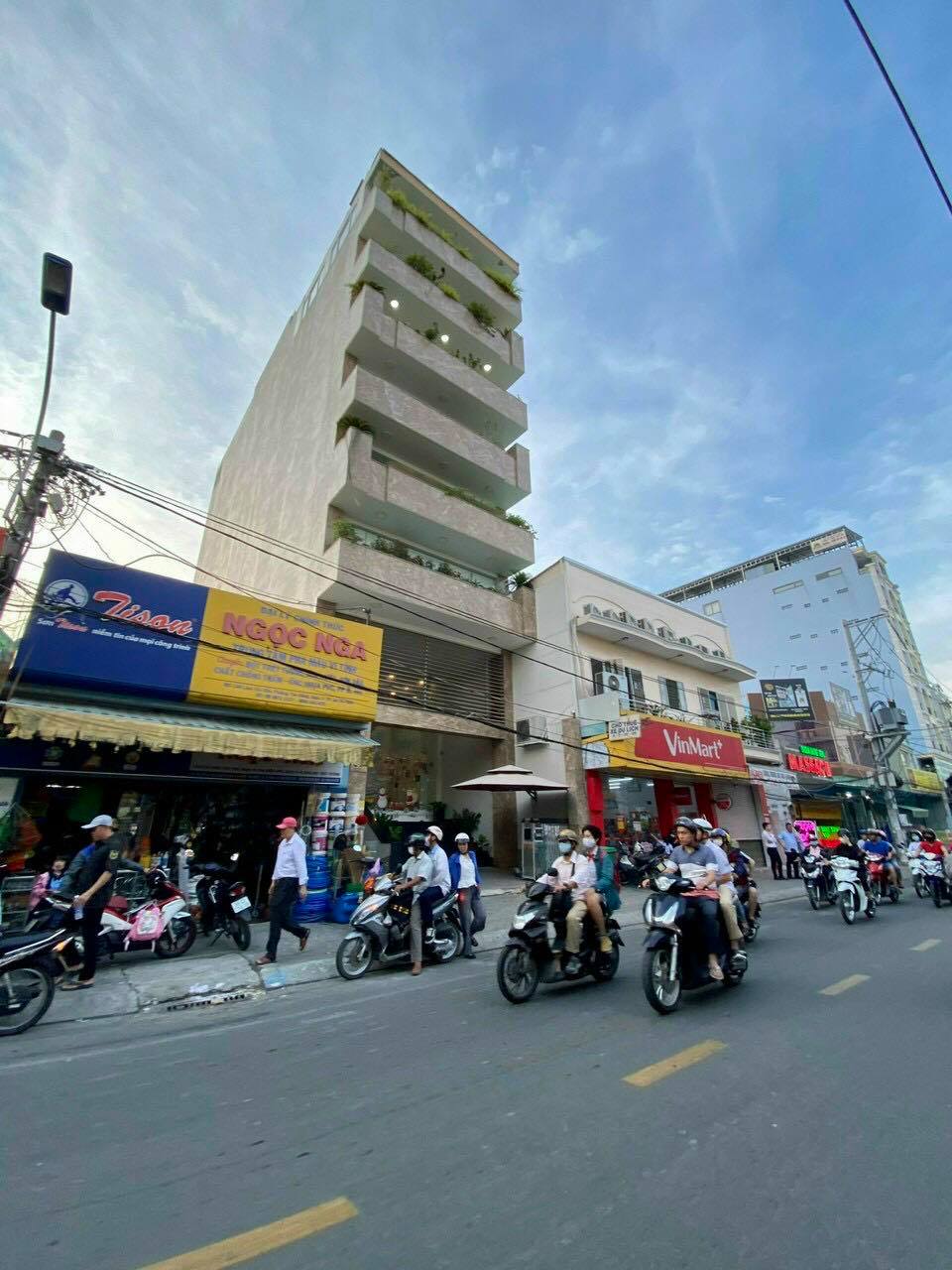 Tòa nhà vp 9T đường Lâm Văn Bền , Tân Kiểng, 7.8m x 28m2