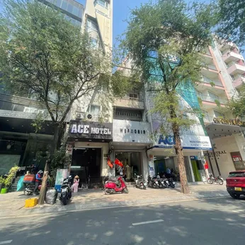 Bán khách sạn 100 Lý Tự Trọng, P. Bến Thành, Quận 1