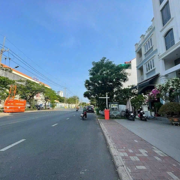 Bán toà nhà 414–416 Tân Phú, Phú Mỹ Hưng, Quận 7