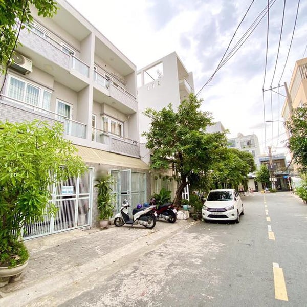 Bán nhà 3T đường 18 , tân phú 4m x 20m 