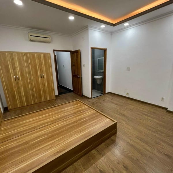 Nhà 4 tầng hẻm 1333 Huỳnh Tấn Phát  4,5m x 12m