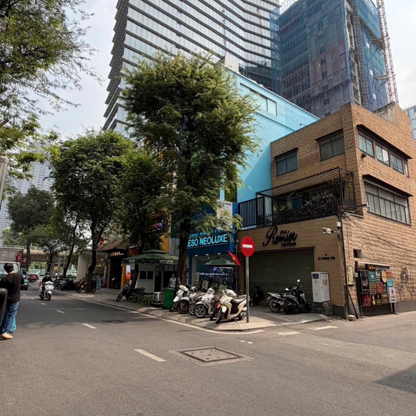 Bán toà nhà 9 Lê Thánh Tôn, Phường Sài Gòn, Quận 1