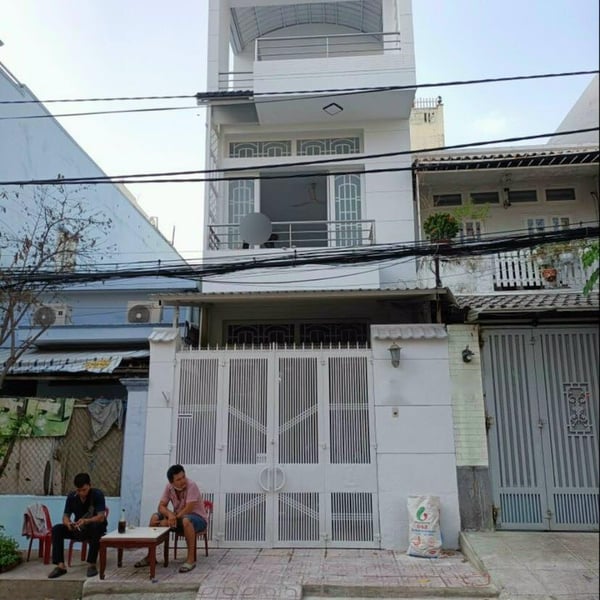 Nhà 3 tầng đường 39 Tân Quy 4.05m x 18m
