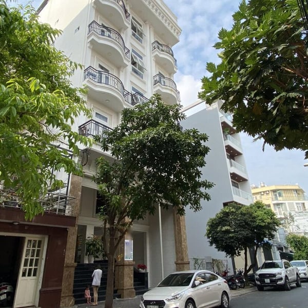 Tòa nhà CHDV 6 tầng mặt tiền đường 85, 10m x 26m