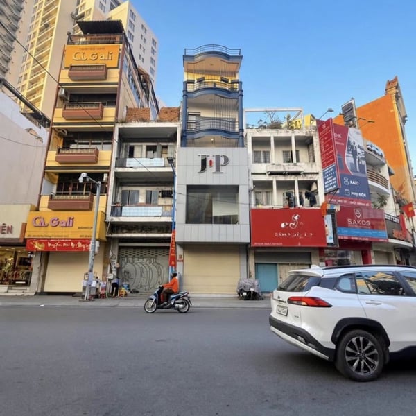 Bán nhà mặt tiền 422 Hai Bà Trưng, P. Tân Định, Quận 1
