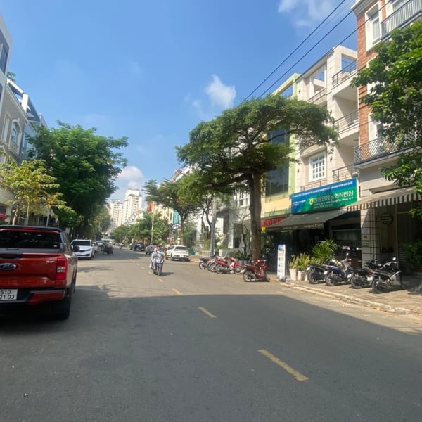 Đất đường số 2 - Phú Mỹ Hưng 12m x 18,5m