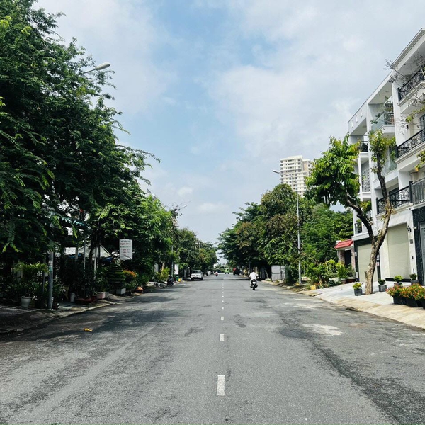 Nhà 5 tầng đường D1 KDC Phú Mỹ  Quận 7 có thang máy