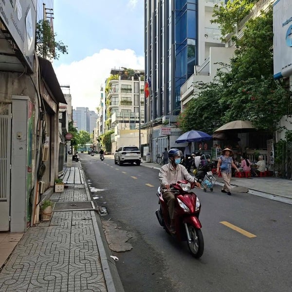 Bán tòa nhà 31 – 33 Thạch Thị Thanh, Phường Tân Định, Quận 1