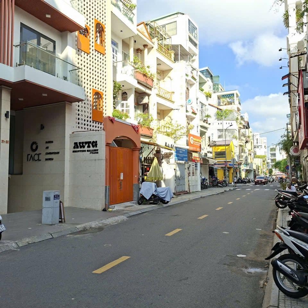 Bán tòa nhà 31 – 33 Thạch Thị Thanh, Phường Tân Định, Quận 1