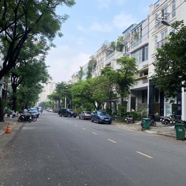 Nhà 5T Hưng Gia, Phú Mỹ Hưng 12m x 18m