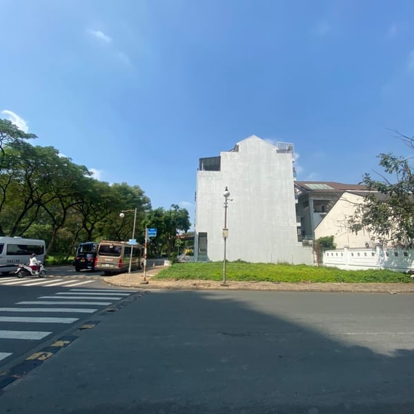 Đất 2 MT Hà Huy Tập & Phạm Văn Nghị 16m x 18m