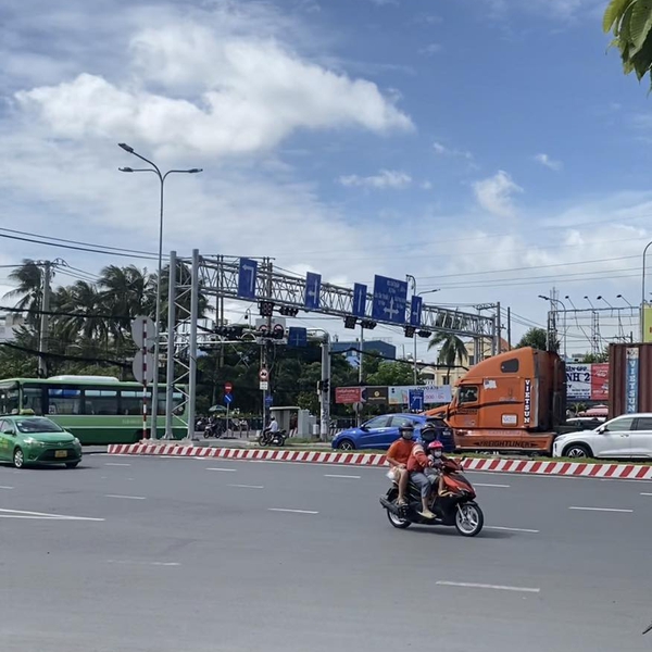 Nhà mặt tiền Nguyễn Văn Linh ngay nút giao 5,5m x 10,2m