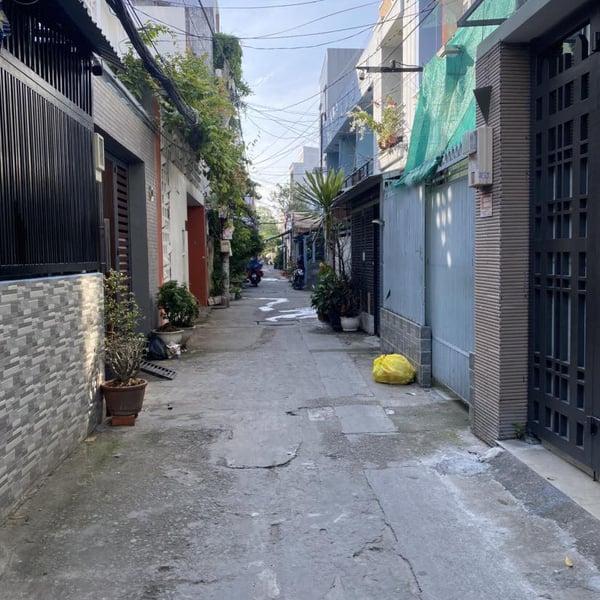 Nhà Hẻm Hoàng Trọng Mậu 4m x 13,85m 