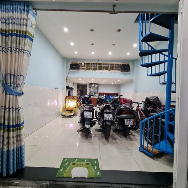 Kèo thơm ! Nhà 3T hẻm 98 Bùi Văn Ba, 4m x 15m 