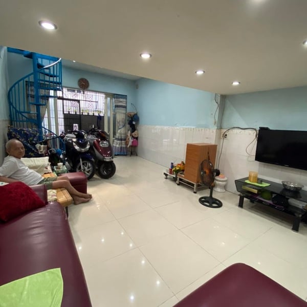 Kèo thơm ! Nhà 3T hẻm 98 Bùi Văn Ba, 4m x 15m 