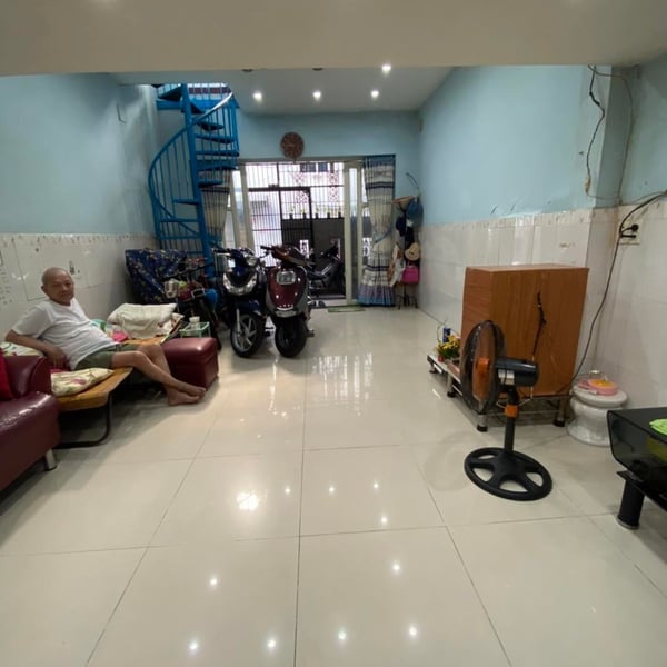 Kèo thơm ! Nhà 3T hẻm 98 Bùi Văn Ba, 4m x 15m 