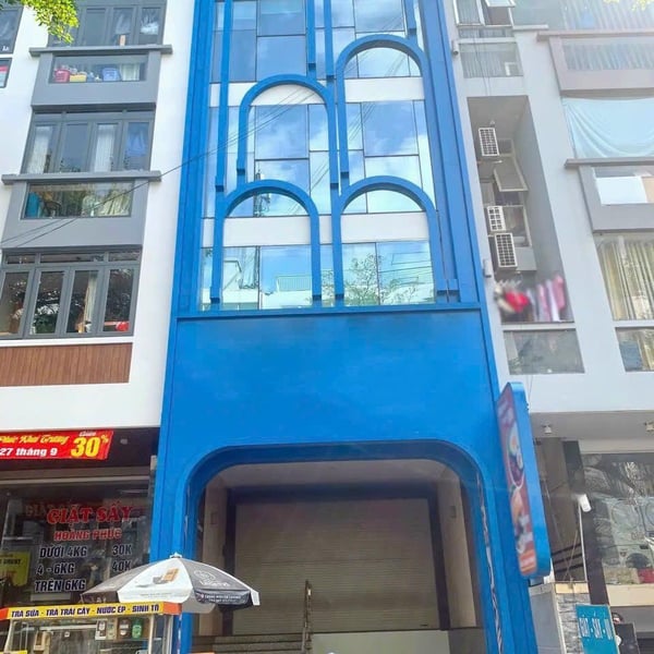 Nhà 5 tầng khu Kim Sơn Quận 7, Dt: 5m x 20m