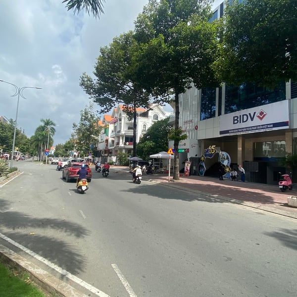 Nhà 6 tầng Nguyễn Thị Thập - Him Lam 10m x 20m