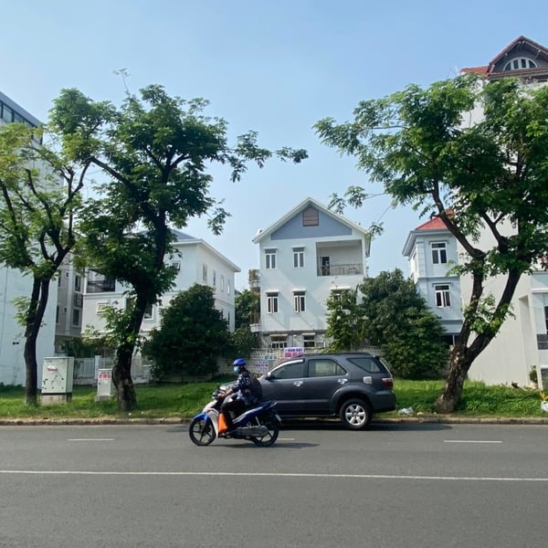 Đất Phú Mỹ Hưng đường Tân Phú 18m x 18m