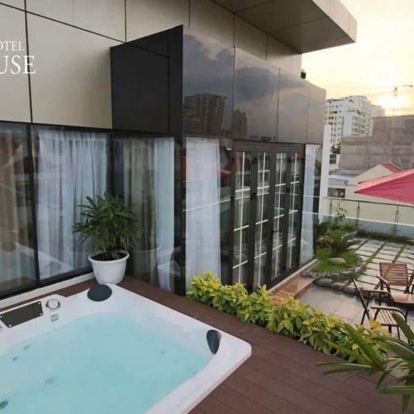 Cho thuê góc 2 mặt tiền Lê Văn Thiêm & Bùi Bằng Đoàn, Khu Hưng Phước 3, Phú Mỹ Hưng, Quận 7