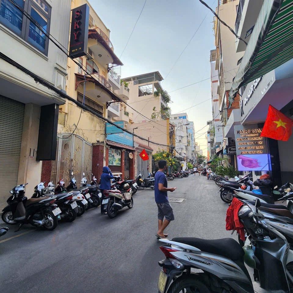 Bán  tòa nhà 165/76-78 Nguyễn Thái Bình, P. Bến Thành, Quận 1