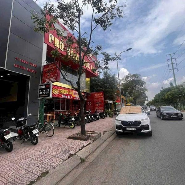 Cho thuê nhà mặt tiền 72 - 73 Song Hành, P. An Khánh, Quận 2