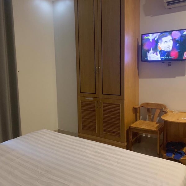 Khách sạn 8 tầng số 2 đường số 85,  P. Tân Quy, Quận 7 