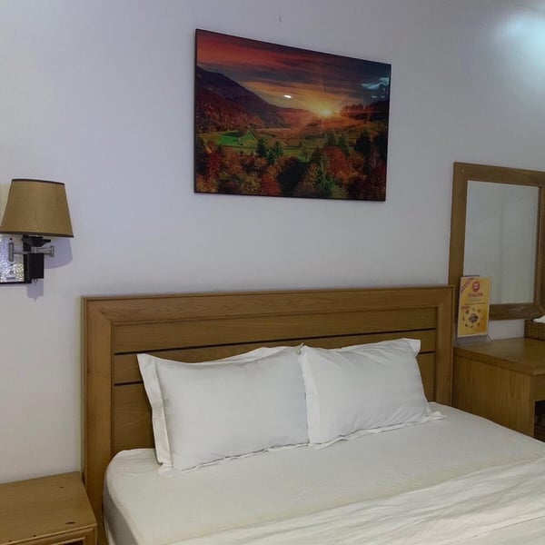 Khách sạn 8 tầng số 2 đường số 85,  P. Tân Quy, Quận 7 