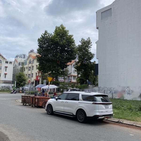 Đất Lô Góc Đường Nguyễn Thị Thập - Him Lam 12,5m x 20m