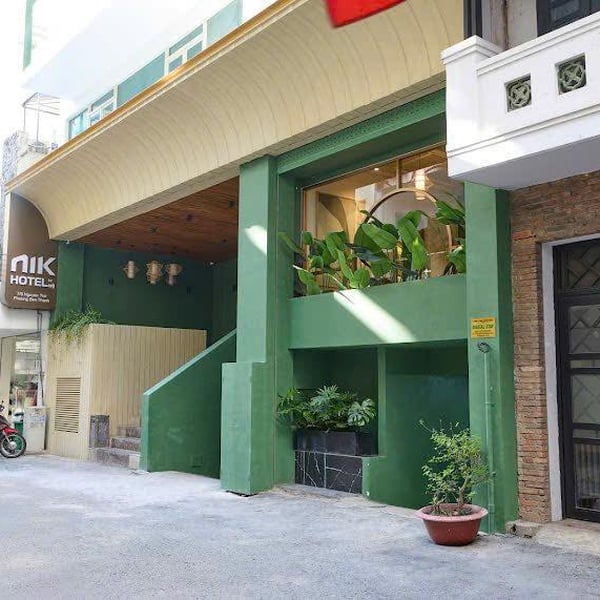 Bán khách sạn 7/9 - 10 Nguyễn Trãi, P. Bến Thành, Quận 1