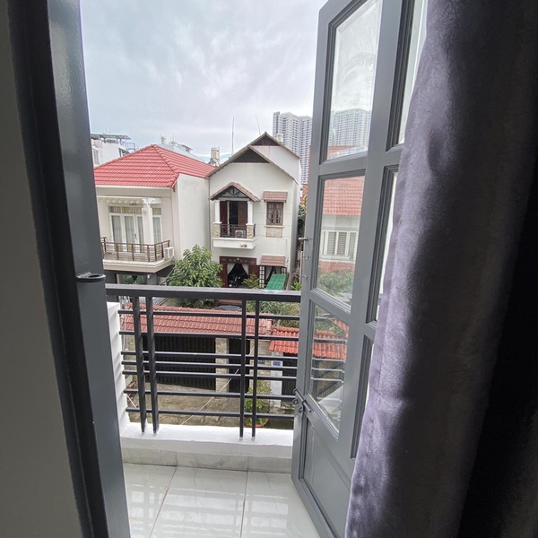 Tòa nhà hẻm xe hơi 793 Trần Xuân Soạn, 4m x 29m