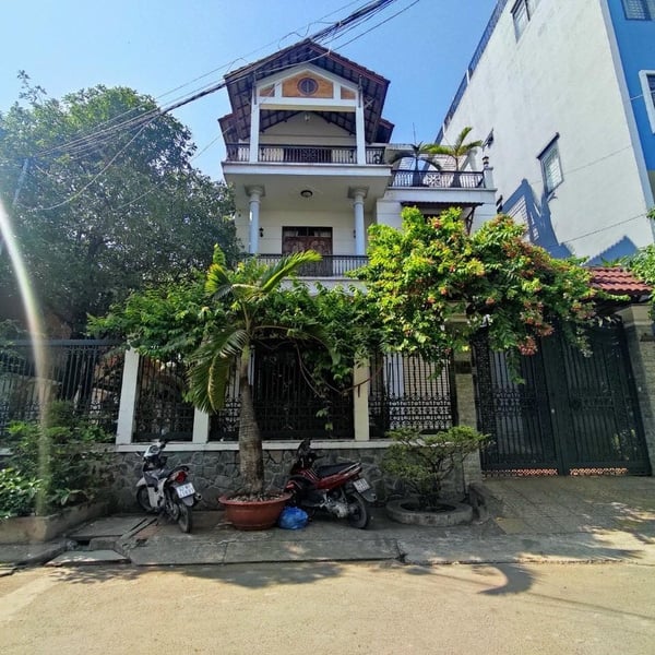 Bán biệt thự Quận 7 mặt tiền đường số 15,7m x 21m