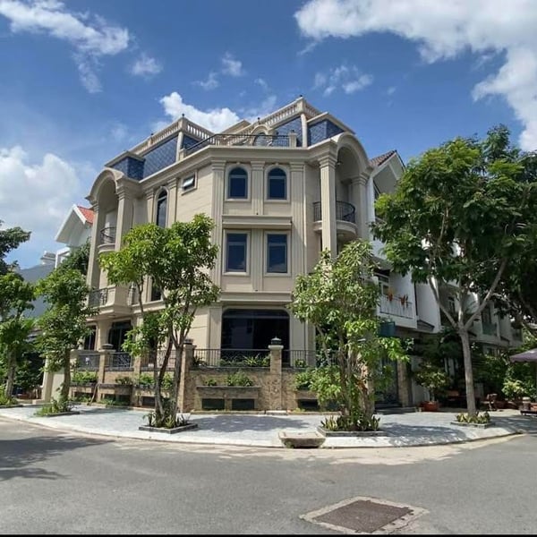 Biệt thự góc 2 mặt tiền SADECO Tân Phong 8m x 18m