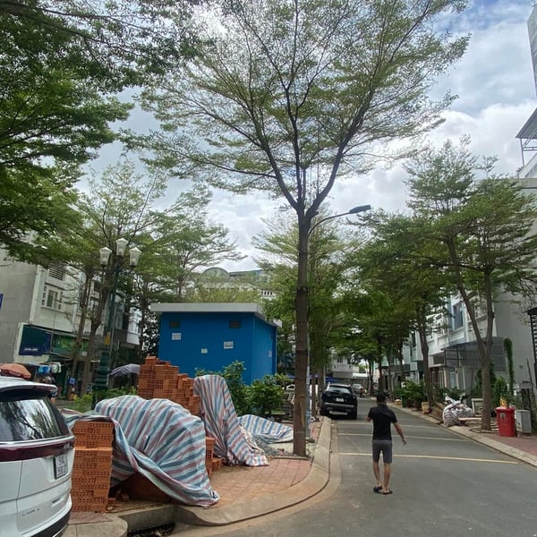 Nhà 5 tầng góc 2 mặt tiền khu Kim Sơn 7m x 20m