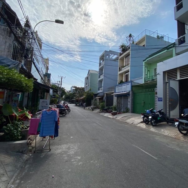 Nhà 2 tầng đường 39 Tân Quy, 4m x 20m chỉ 9,8 tỷ