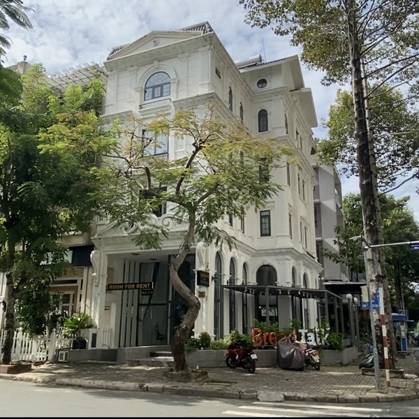 Biệt thự 2 mặt tiền Cao Triều Phát 11m x 18m