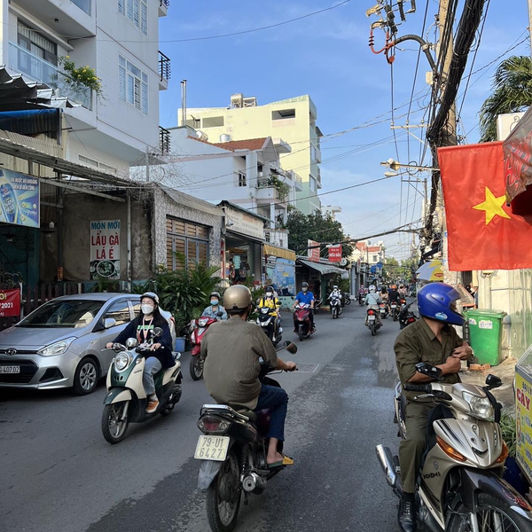 Nhà 2T mặt tiền đường số 17 Dt: 7,6m x 20m