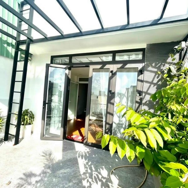 Nhà 5 tầng mặt tiền Lâm Văn Bền 5,4m x 16m 