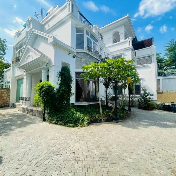 Biệt thự tứ lập Phú Mỹ Hưng góc đường Tân Phú & đường 18, 18,75m x 17m