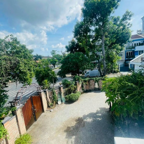 Biệt thự tứ lập Phú Mỹ Hưng góc đường Tân Phú & đường 18, 18,75m x 17m