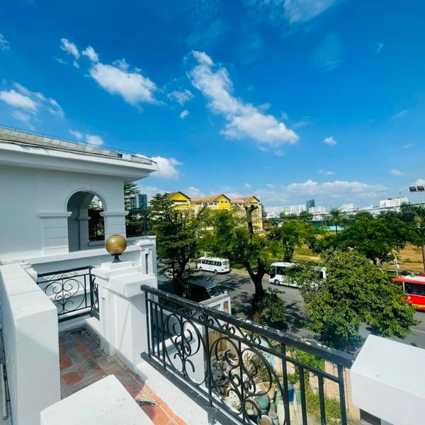 Biệt thự tứ lập Phú Mỹ Hưng góc đường Tân Phú & đường 18, 18,75m x 17m