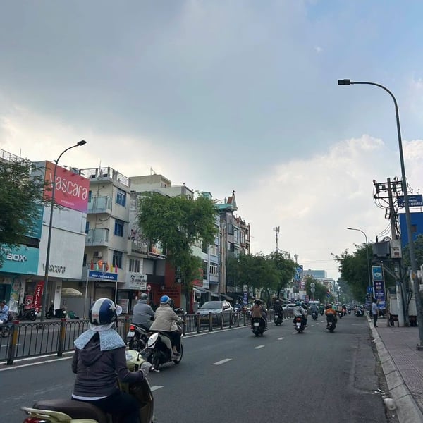 Bán toà nhà mặt tiền 90 - 92 Lê Văn Duyệt, Phường Gia Định, TP.HCM